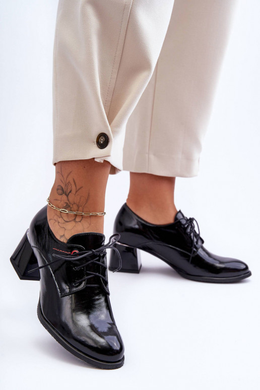 Bottines laquées à talons de couleur...