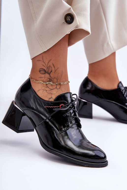 Bottines laquées à talons de couleur...