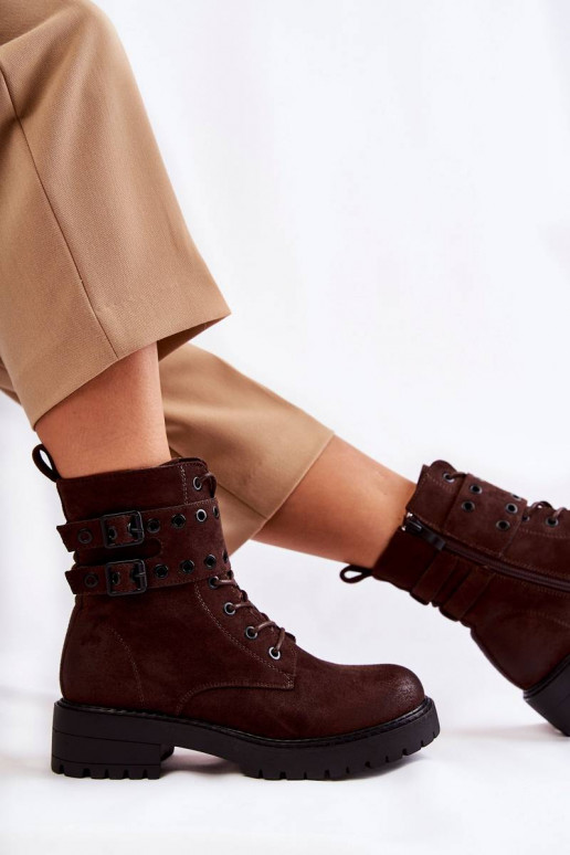 Bottines en daim de couleur marron... Bottines en daim de couleur marron...