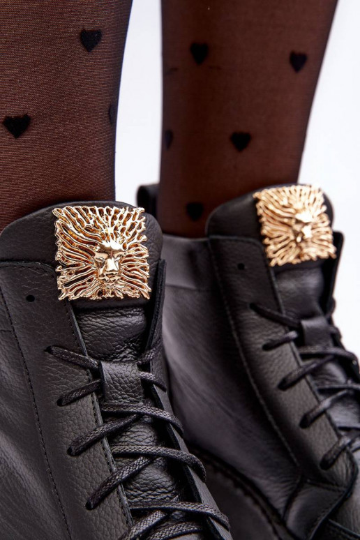 Bottines à lacets de couleur noire... Bottines à lacets de couleur noire...