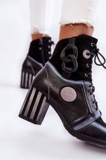 Bottes pour femmes au design exclusif de couleur noire 2