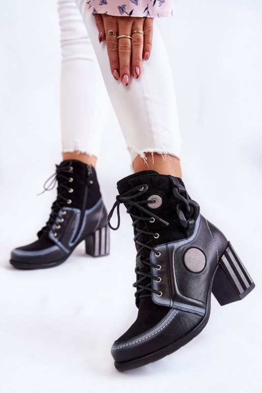 Bottes pour femmes au design exclusif de couleur noire