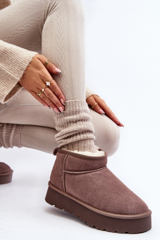 Boots de neige en daim couleur kaki... Boots de neige en daim couleur kaki...