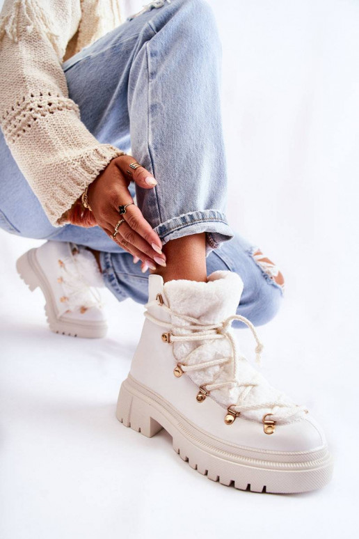 Bottes chauffantes de couleur blanche... Bottes chauffantes de couleur blanche...