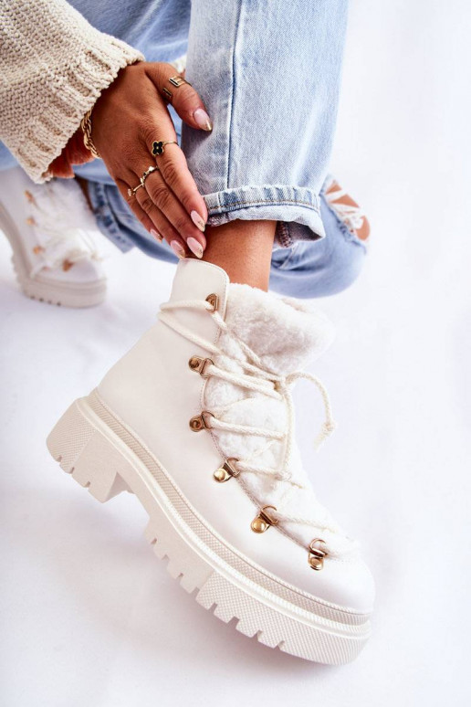 Bottes chauffantes de couleur blanche... Bottes chauffantes de couleur blanche...