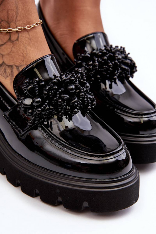 Chaussures en cuir verni pour femmes avec ornements de couleur noire Renesma