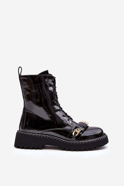 Bottines laquées avec ornements en... Bottines laquées avec ornements en...