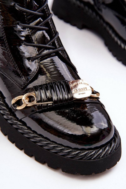 Bottines laquées avec ornements en noir S.Barski