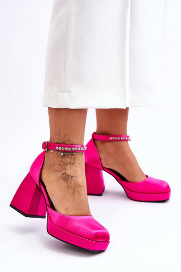 Chaussures à talons larges...