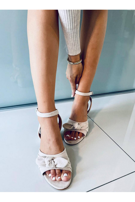 Sandales élégantes à talons hauts...