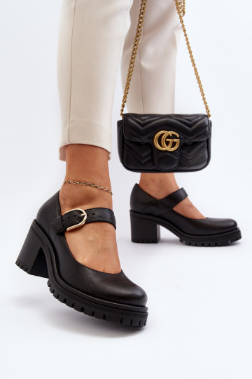 Bottines de couleur noire... 2