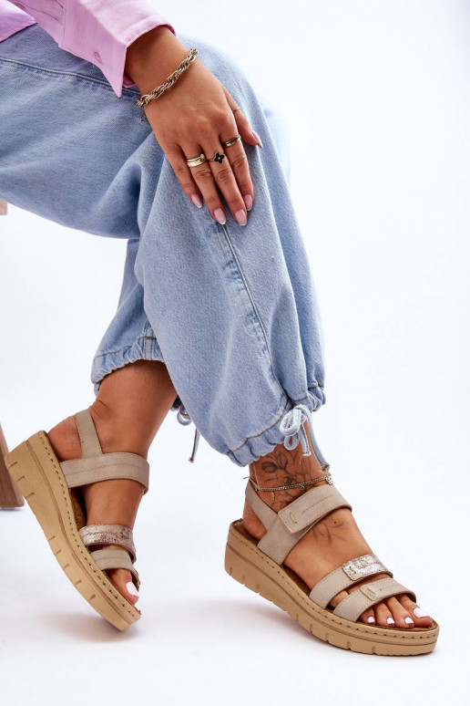 Sandales à fermetures adhésives beige...