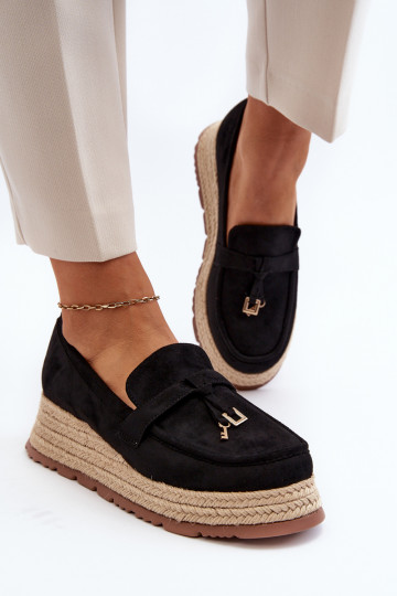 Mocassins de couleur noire...