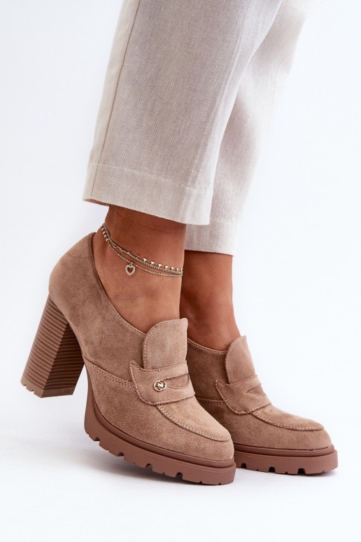 Chaussures en éco-daim à talons beige Larmaves