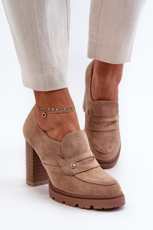 Chaussures en éco-daim à talons beige Larmaves