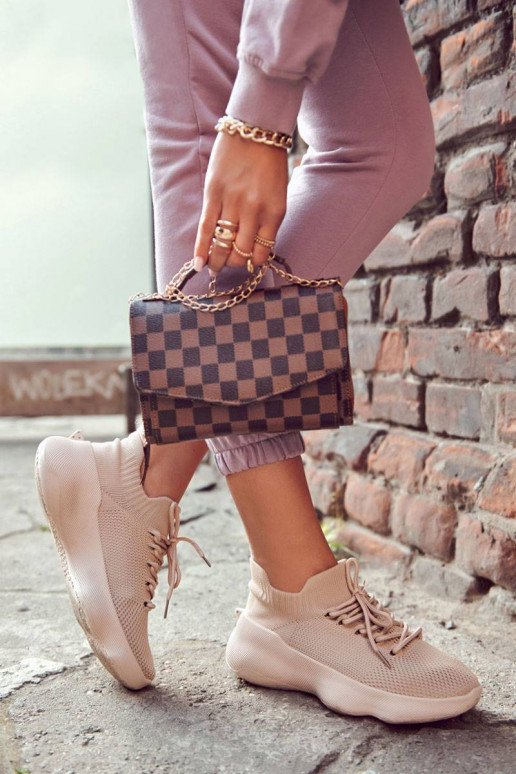 Chaussures sportives du modèle de... Chaussures sportives du modèle de...