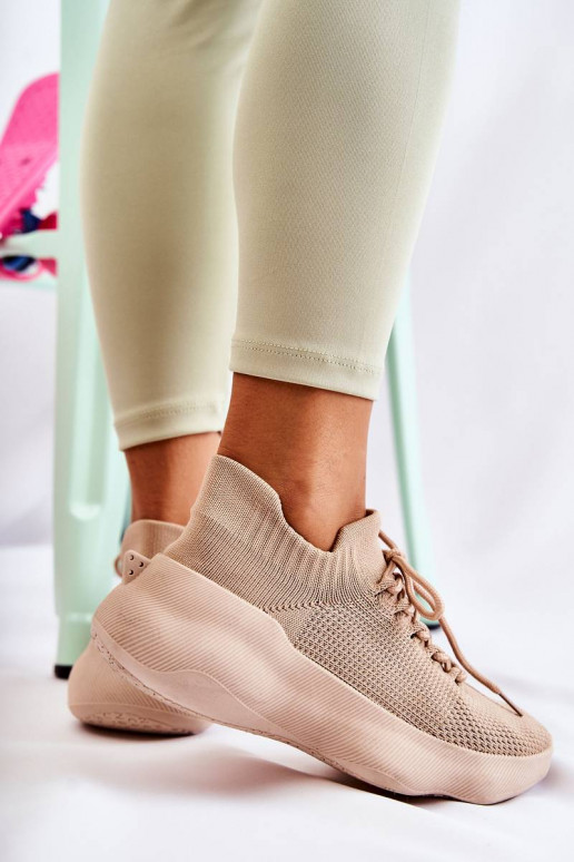 Chaussures sportives du modèle de... Chaussures sportives du modèle de...