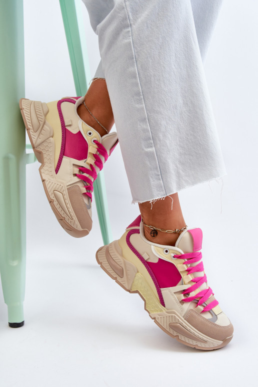 Chaussures à semelle massive de... Chaussures à semelle massive de...