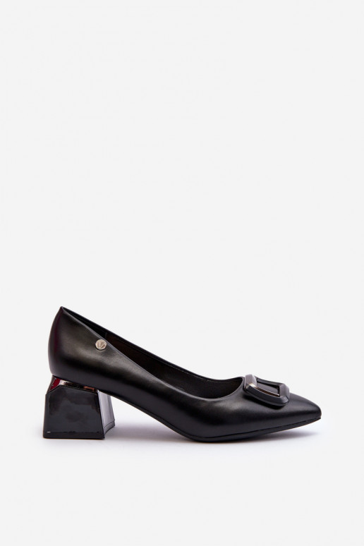 Chaussures à talons avec ornements de couleur noire Sarala