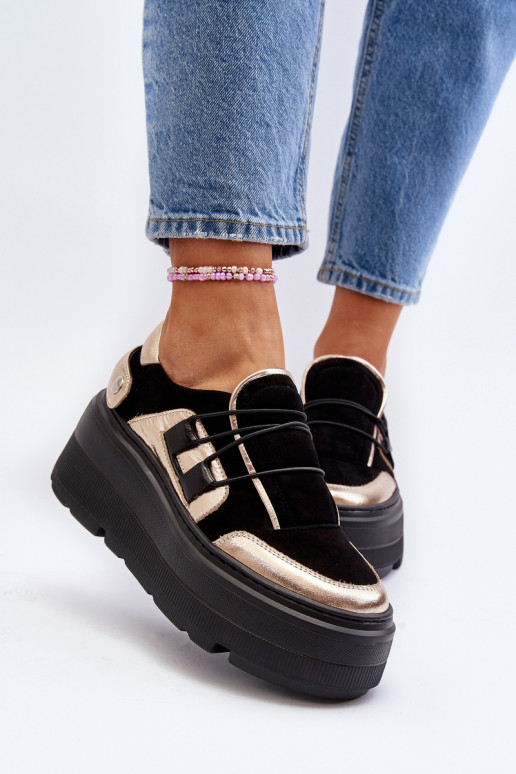 Chaussures modèle baskets à semelles... Chaussures modèle baskets à semelles...