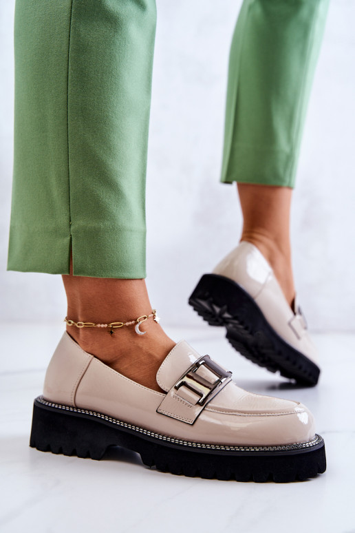 Chaussures à effet cuir verni ivoire... Chaussures à effet cuir verni ivoire...