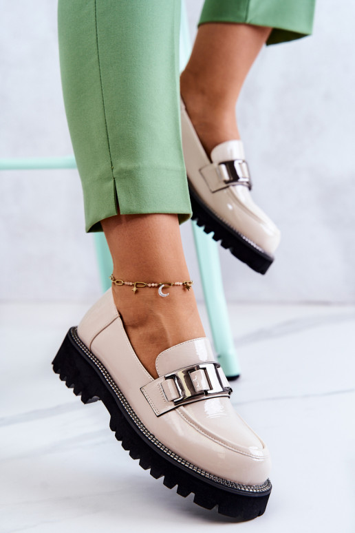 Chaussures à effet cuir verni ivoire... Chaussures à effet cuir verni ivoire...