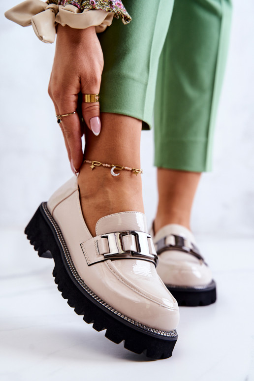 Chaussures à effet cuir verni ivoire... Chaussures à effet cuir verni ivoire...