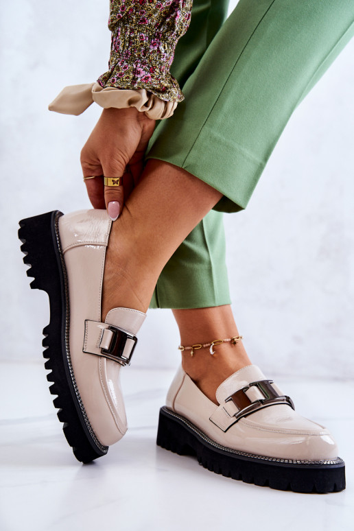 Chaussures à effet cuir verni ivoire... Chaussures à effet cuir verni ivoire...