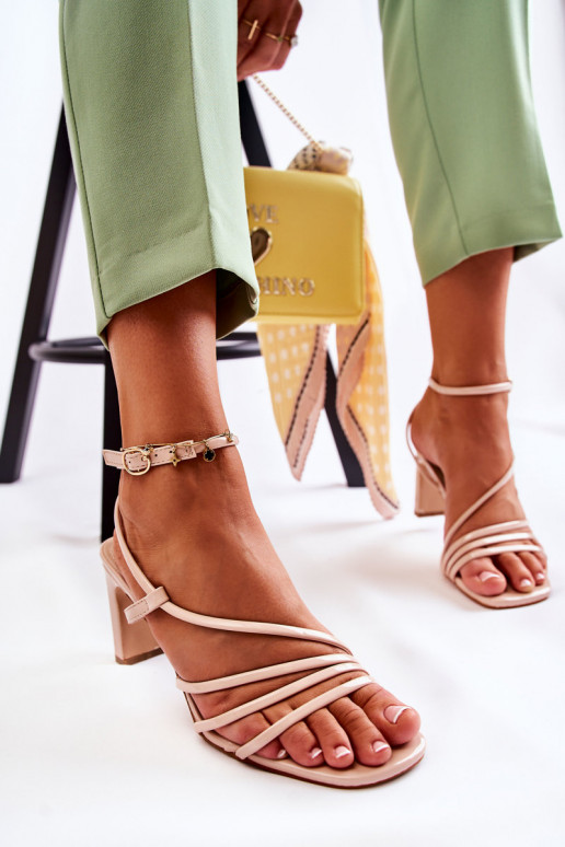 Sandales sandales à talons modèle classique avec effet cuir verni de couleur beige de Milani