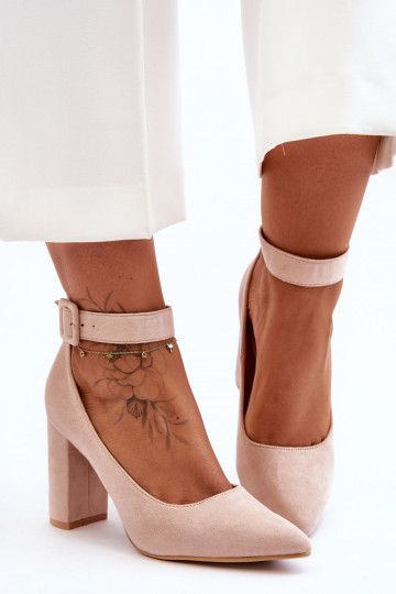Chaussures en daim beige...