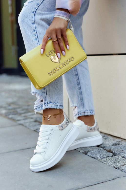 Chaussures de style sport modèle... Chaussures de style sport modèle...