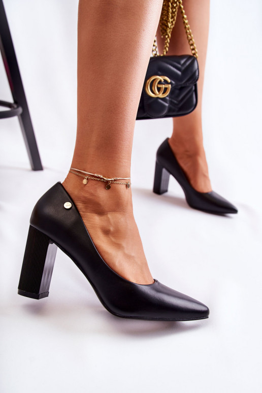 Chaussures à talons à bouts pointus de couleur noire Larea