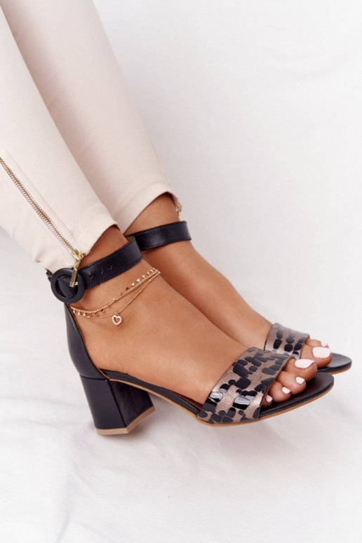 Sandales à talons élégantes Noir et doré Sandales à talons élégantes Noir et doré