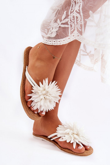Chaussons légers de couleur blanche d'Eviana 2