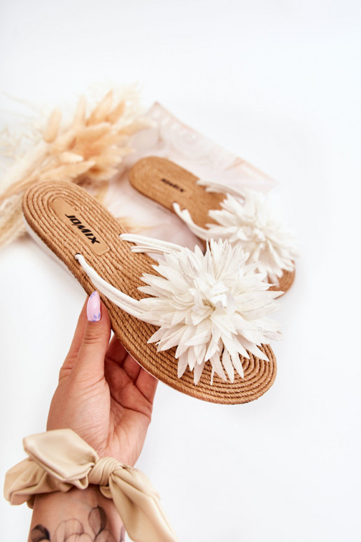 Chaussons légers de couleur blanche d'Eviana