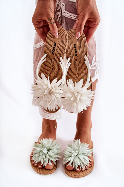 Chaussons légers de couleur blanche d'Eviana