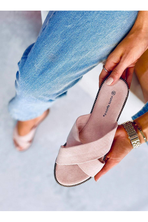 Les chaussons sont roses Les chaussons sont roses