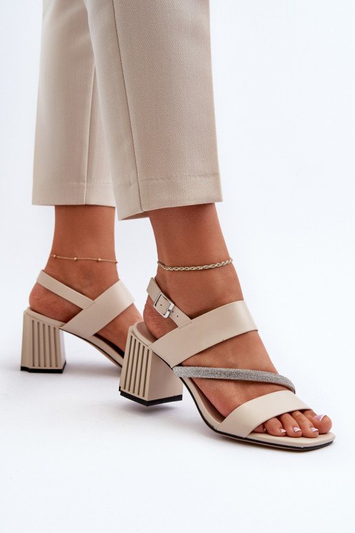Sandales élégantes à talons de... Sandales élégantes à talons de...
