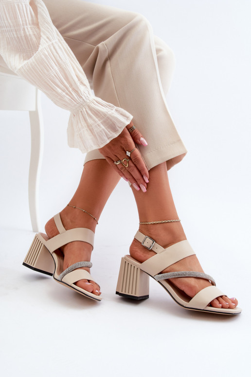 Sandales élégantes à talons de... Sandales élégantes à talons de...