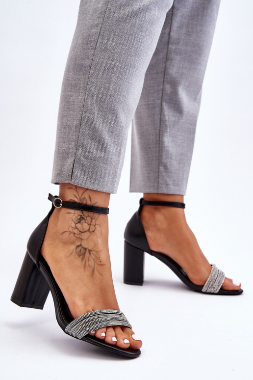 Sandales à talons style élégant avec œillets scintillants de couleur noire Laurene