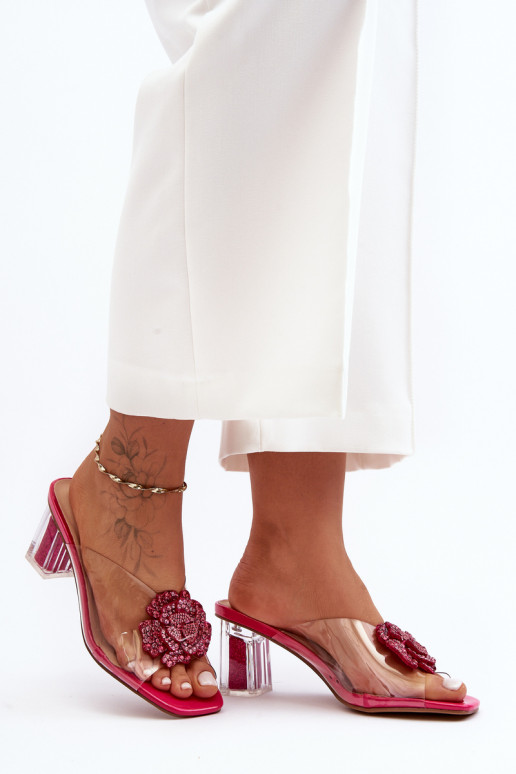 Chaussons transparents à talons avec... Chaussons transparents à talons avec...