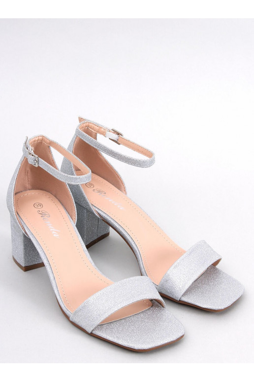 Chaussures brillantes de couleur grise Chaussures brillantes de couleur grise