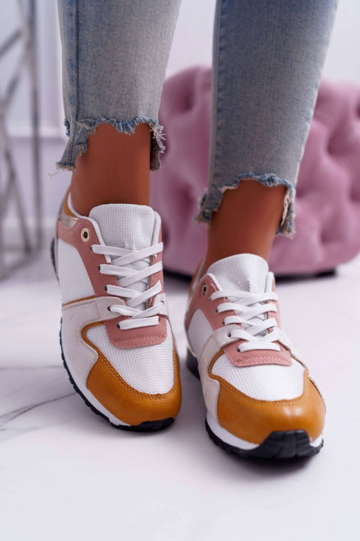 Chaussures décontractées de différentes couleurs