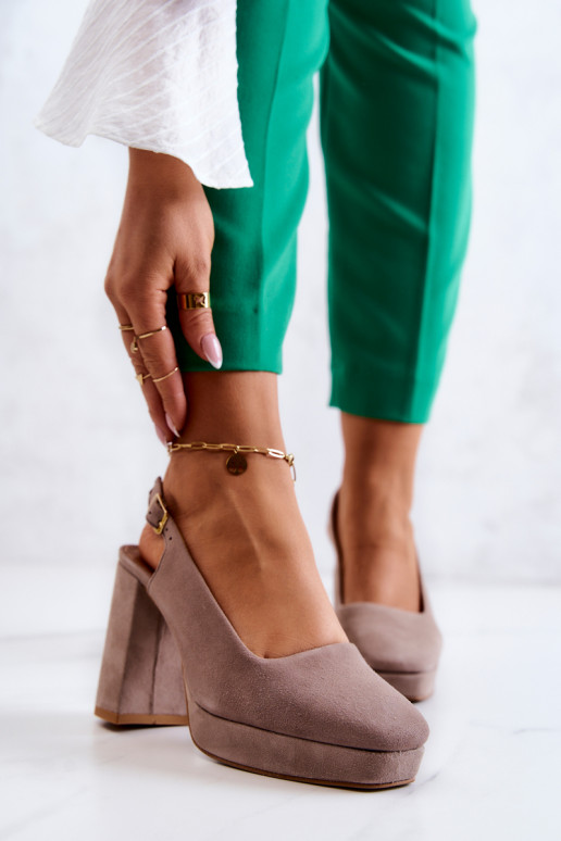 Chaussures en daim beiges Chaussures en daim beiges