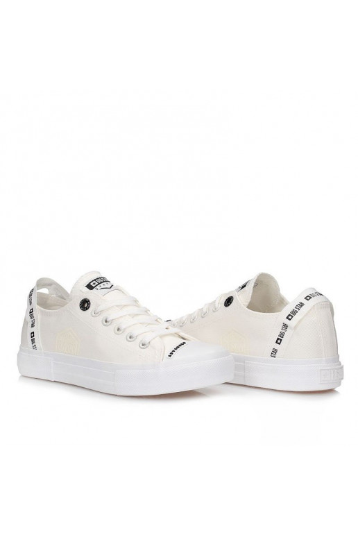 Chaussures modèle baskets blanches