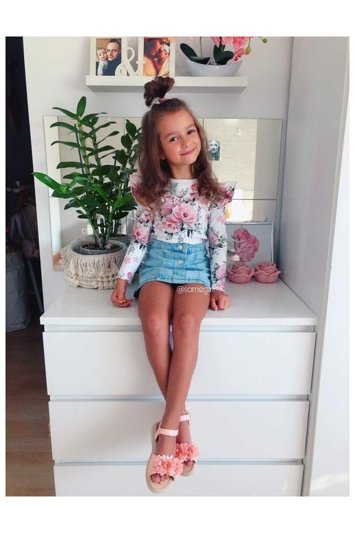 Sandales pour enfants avec des fleurs... Sandales pour enfants avec des fleurs...