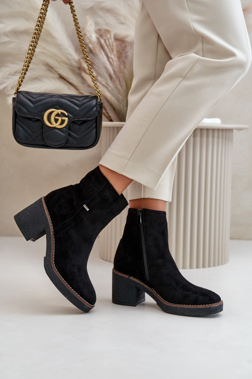 Bottes avec chauffage à l intérieur en daim écologiqueoÀe couleur noire Arkesia Bottes avec chauffage à l intérieur en daim écologiqueoÀe couleur noire Arkesia