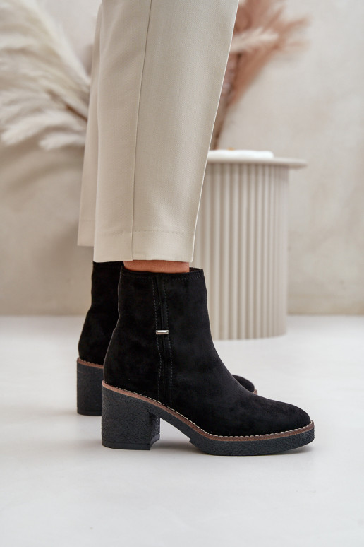 Bottes avec chauffage à l intérieur en daim écologiqueoÀe couleur noire Arkesia Bottes avec chauffage à l intérieur en daim écologiqueoÀe couleur noire Arkesia
