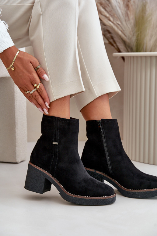 Bottes avec chauffage à l intérieur en daim écologiqueoÀe couleur noire Arkesia Bottes avec chauffage à l intérieur en daim écologiqueoÀe couleur noire Arkesia