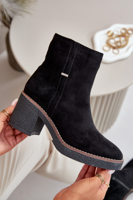 Bottes avec chauffage à l intérieur en daim écologiqueoÀe couleur noire Arkesia Bottes avec chauffage à l intérieur en daim écologiqueoÀe couleur noire Arkesia